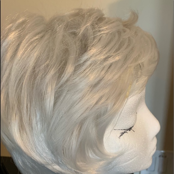 Wig - Picture 3 of 6